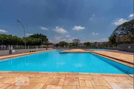 Apartamento à venda com 76m², 3 quartos e 2 vagas Apartamento à venda com 76m², 3 quartos e 2 vagasÁrea comum - Piscina