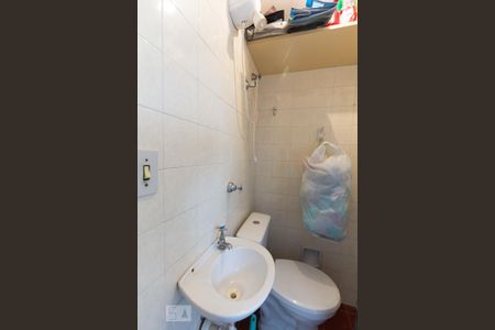 Apartamento para alugar com 65m², 2 quartos e 1 vaga Apartamento para alugar com 65m², 2 quartos e 1 vagaBanheiro de Serviço
