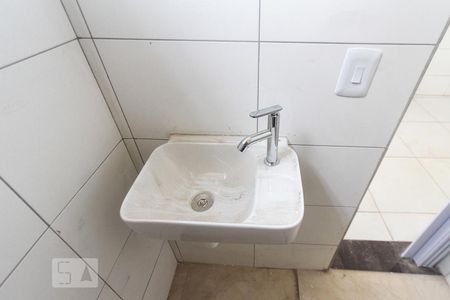 Banheiro de casa para alugar com 1 quarto, 32m² em Vila Ester, São Paulo
