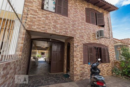 Casa à venda com 300m², 3 quartos e 3 vagasFachada
