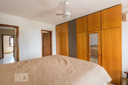 Quarto 1 - suite de casa para alugar com 3 quartos, 300m² em Passo D’areia, Porto Alegre