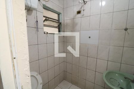 Banheiro de casa para alugar com 1 quarto, 35m² em Jardim Itápolis, São Paulo