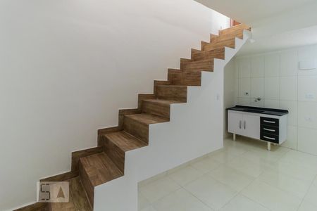 Escada de casa para alugar com 1 quarto, 50m² em Jardim Maringá, São Paulo