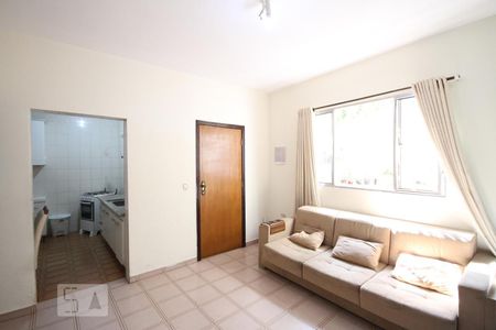 Sala de casa à venda com 3 quartos, 110m² em Vila Gumercindo, São Paulo