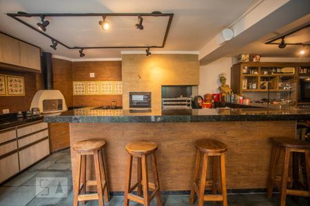 Casa à venda com 460m², 5 quartos e 7 vagasSalão - Churrasqueira