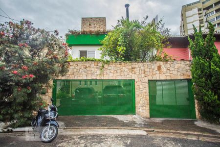 Casa à venda com 460m², 5 quartos e 7 vagasFachada