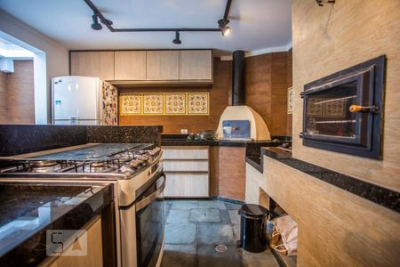 Casa à venda com 460m², 5 quartos e 7 vagasSalão - Churrasqueira