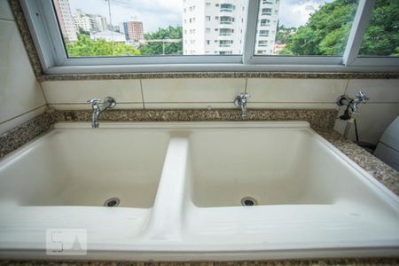 Casa à venda com 460m², 5 quartos e 7 vagasÁrea de Serviço - Torneira