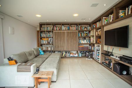 Casa à venda com 460m², 5 quartos e 7 vagasSala de TV