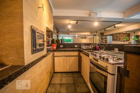 Casa à venda com 460m², 5 quartos e 7 vagasSalão - Churrasqueira