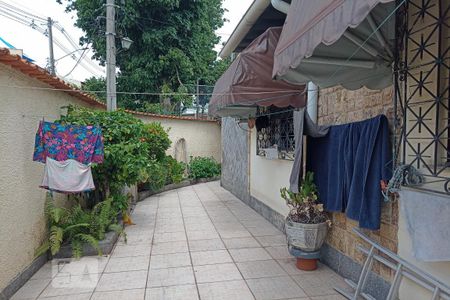 Casa à venda com 166m², 4 quartos e 2 vagasLateral 