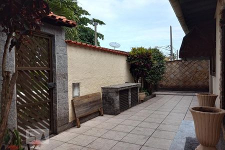 Casa à venda com 166m², 4 quartos e 2 vagasEntrada 