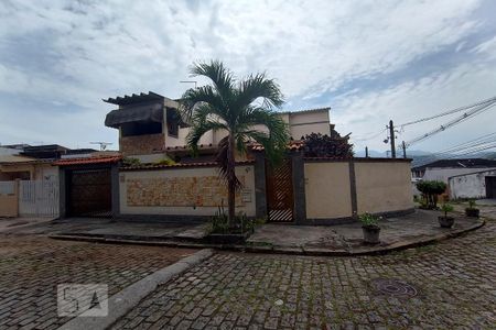 Casa à venda com 166m², 4 quartos e 2 vagasFachada