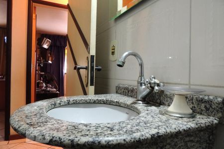 Casa à venda com 166m², 4 quartos e 2 vagasBanheiro Social