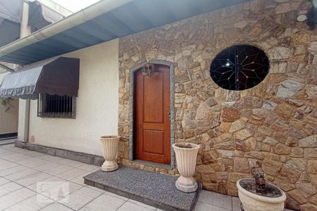 Casa à venda com 166m², 4 quartos e 2 vagasFachada 