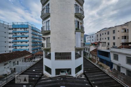 Apartamento à venda com 82m², 3 quartos e 1 vagaÁrea de Serviço Vista