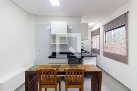Cozinha de casa de condomínio para alugar com 1 quarto, 47m² em Vila Ema, São Paulo