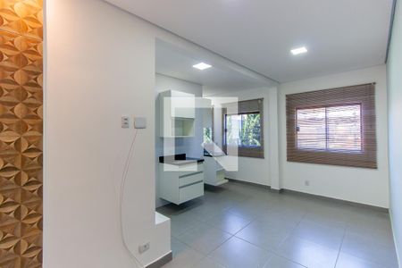Sala de casa de condomínio para alugar com 1 quarto, 47m² em Vila Ema, São Paulo