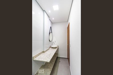 Banheiro de casa para alugar com 2 quartos, 54m² em Vila Ema, São Paulo