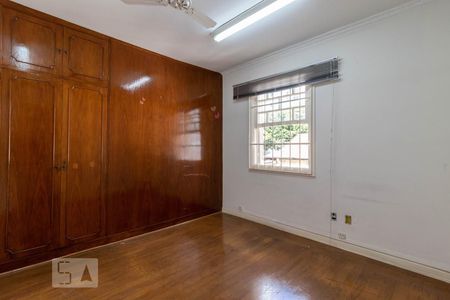 Casa à venda com 900m², 4 quartos e 1 vaga Casa à venda com 900m², 4 quartos e 1 vagaQuarto 4