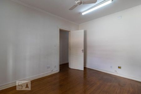 Casa à venda com 900m², 4 quartos e 1 vaga Casa à venda com 900m², 4 quartos e 1 vagaQuarto 4