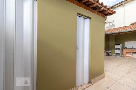 Casa à venda com 900m², 4 quartos e 1 vaga Casa à venda com 900m², 4 quartos e 1 vagaQuintal
