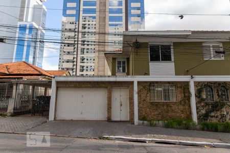 Casa à venda com 900m², 4 quartos e 1 vaga Casa à venda com 900m², 4 quartos e 1 vagaFachada