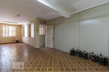 Casa à venda com 900m², 4 quartos e 1 vaga Casa à venda com 900m², 4 quartos e 1 vagaGaragem