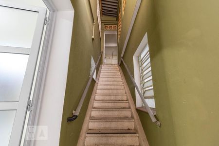 Casa à venda com 900m², 4 quartos e 1 vaga Casa à venda com 900m², 4 quartos e 1 vagaEscada