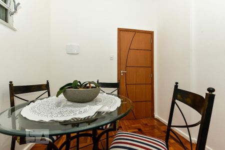 Sala 1 de apartamento para alugar com 1 quarto, 40m² em Copacabana, Rio de Janeiro