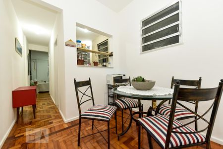 Sala 1 de apartamento para alugar com 1 quarto, 40m² em Copacabana, Rio de Janeiro