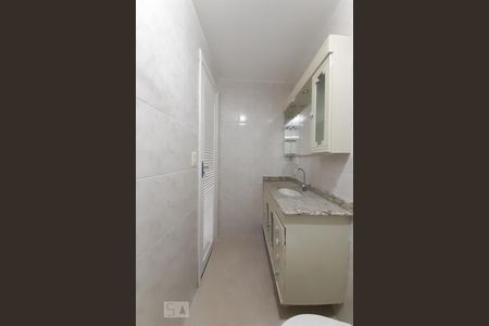 Casa à venda com 477m², 4 quartos e 5 vagas Casa à venda com 477m², 4 quartos e 5 vagasBanheiro da Suíte 2