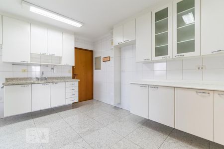 Apartamento para alugar com 140m², 3 quartos e 3 vagas Apartamento para alugar com 140m², 3 quartos e 3 vagasCozinha