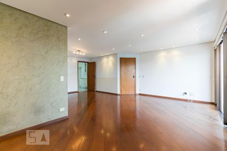 Apartamento para alugar com 140m², 3 quartos e 3 vagas Apartamento para alugar com 140m², 3 quartos e 3 vagasSala