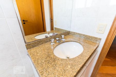 Apartamento para alugar com 140m², 3 quartos e 3 vagas Apartamento para alugar com 140m², 3 quartos e 3 vagasBanheiro da Suíte 1