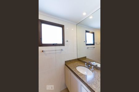 Apartamento para alugar com 140m², 3 quartos e 3 vagas Apartamento para alugar com 140m², 3 quartos e 3 vagasBanheiro da Suíte 2