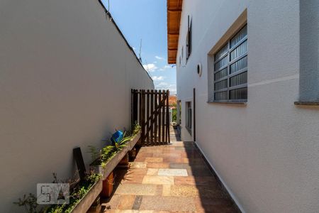 Casa à venda com 354m², 3 quartos e 6 vagas Casa à venda com 354m², 3 quartos e 6 vagasCorredor Lateral