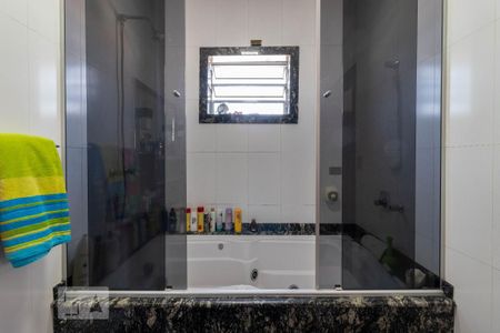 Casa à venda com 354m², 3 quartos e 6 vagas Casa à venda com 354m², 3 quartos e 6 vagasBanheiro da Suíte