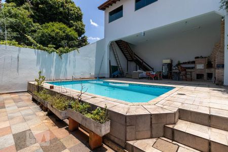Casa à venda com 354m², 3 quartos e 6 vagas Casa à venda com 354m², 3 quartos e 6 vagasÁrea de Lazer - Piscina