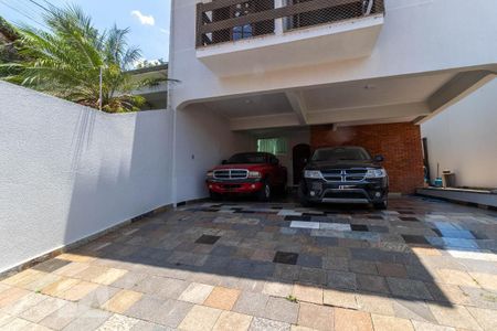 Casa à venda com 354m², 3 quartos e 6 vagas Casa à venda com 354m², 3 quartos e 6 vagasGaragem