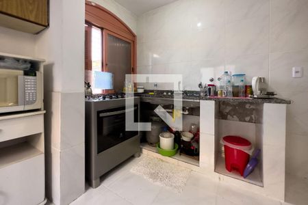 Casa à venda com 236m², 6 quartos e 4 vagas Casa à venda com 236m², 6 quartos e 4 vagasCozinha e Área de Serviço