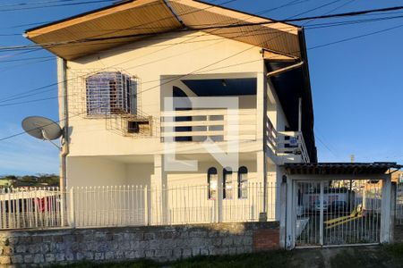 Casa à venda com 236m², 6 quartos e 4 vagas Casa à venda com 236m², 6 quartos e 4 vagasFachada