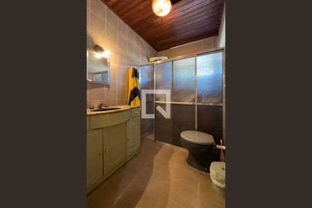 Banheiro 1 de casa à venda com 6 quartos, 236m² em São José, Porto Alegre