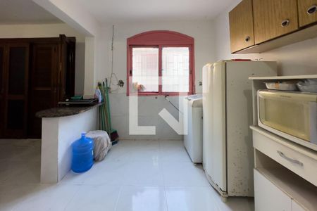 Casa à venda com 236m², 6 quartos e 4 vagas Casa à venda com 236m², 6 quartos e 4 vagasCozinha e Área de Serviço