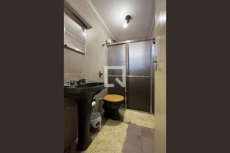 Casa à venda com 236m², 6 quartos e 4 vagas Casa à venda com 236m², 6 quartos e 4 vagasBanheiro 2