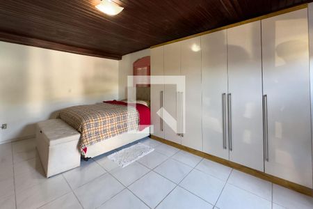 Casa à venda com 236m², 6 quartos e 4 vagas Casa à venda com 236m², 6 quartos e 4 vagasQuarto 3