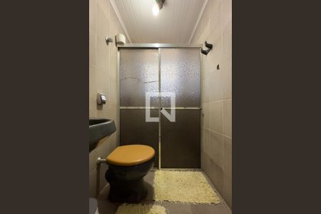 Casa à venda com 236m², 6 quartos e 4 vagas Casa à venda com 236m², 6 quartos e 4 vagasBanheiro 2
