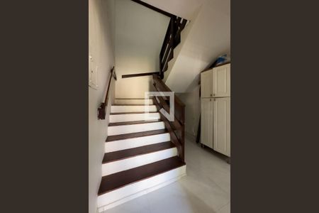 Escada de casa à venda com 6 quartos, 236m² em São José, Porto Alegre