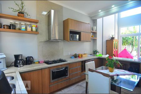 Casa 1 - Cozinha de casa à venda com 6 quartos, 600m² em Igara, Canoas
