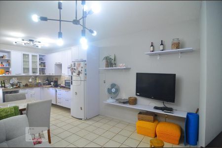 Casa à venda com 600m², 6 quartos e 10 vagasCasa 2 - Sala